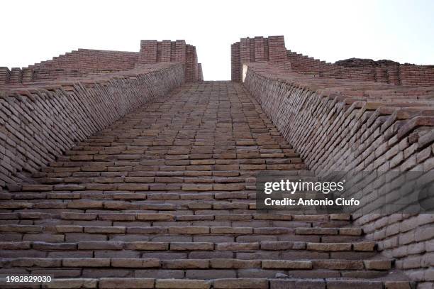 iraq-archaeology-tourism. ziggurat of ur - ziggurat stock pictures, royalty-free photos & images