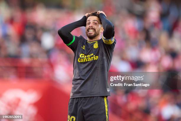 Kirian Rodriguez of UD Las Palmas reacts during the LaLiga EA Sports match between Granada CF and UD Las Palmas at Estadio Nuevo Los Carmenes on...