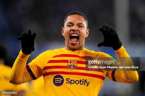 Vitor Roque of FC Barcelona celebrates scoring his team's third goal during the LaLiga EA Sports match between Deportivo Alaves and FC Barcelona at...