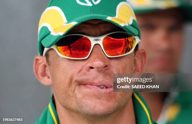 South African cricketer Andre Nel waits for rain to stop during a training session at the Conaree ground in Saint Kitts and Nevis, 22 March 2007....