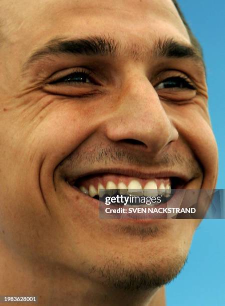Swedish forward Zlatan Ibrahimovic laughs during a press conference after the Swedish training in Bremen, 08 June 2006, where the team has their base...
