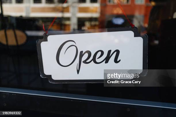 open sign on restaurant door - open sign on door stock-fotos und bilder