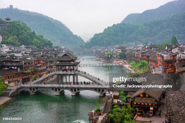 scenery of fenghuang ancient city, hunan, china.a remarkable collection of ming and qing architectural remnants, as well as various ethnic languages, customs, and arts, can be found in fenghuang county's unusually well-preserved ancient town. - china town stock-fotos und bilder