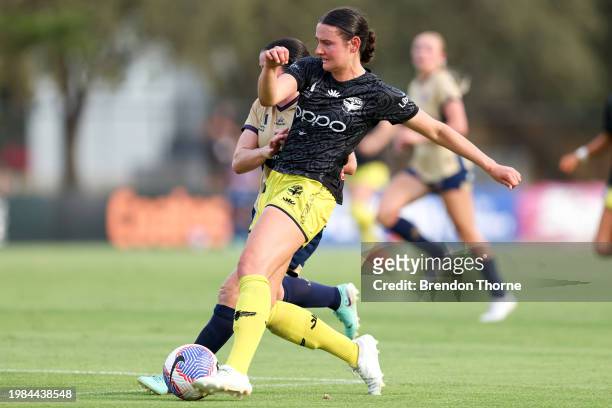 Zoe McMeeken of the Phoenix passes the ball during the A-League Women round 15 match between Newcastle Jets and Wellington Phoenix at No. 2 Sports...
