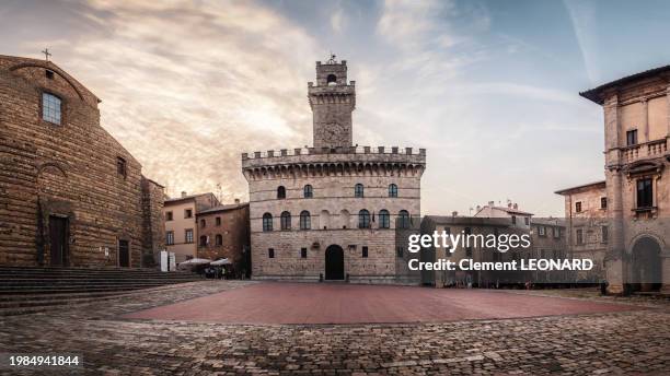 wide angle view of the main square of the old town of montepulciano at sunset, piazza grande, with renaissance buildings, the santa maria assunta cathedral and the town hall, siena province - tuscany - italy. - montepulciano stock pictures, royalty-free photos & images
