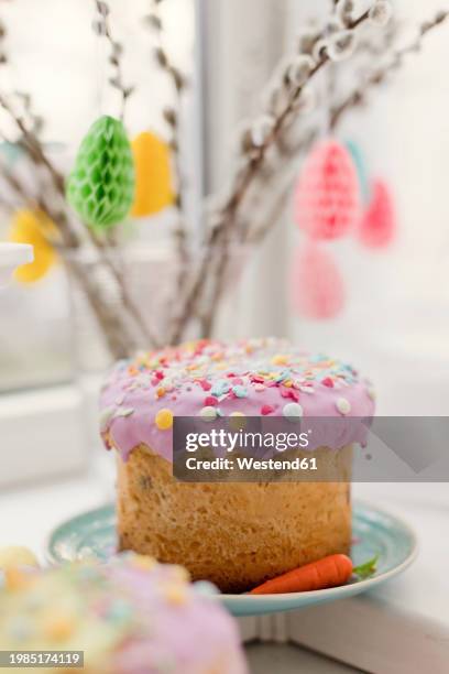 easter cakes decorated with sugar sprinkles - magenta stock pictures, royalty-free photos & images