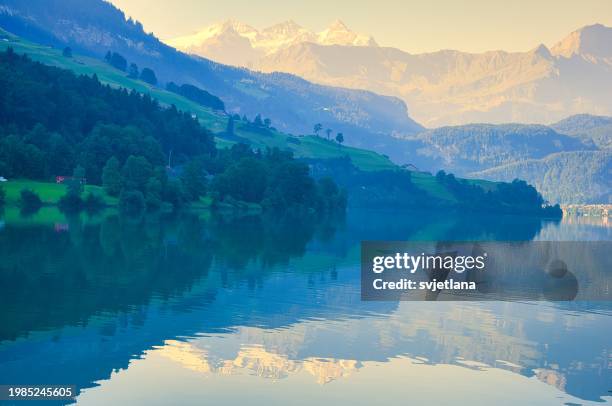 mountain reflections in lake lungern on a misty day, obwalden, switzerland - lungern stock-fotos und bilder