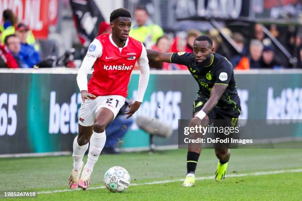 Ernest Poku of AZ Alkmaar and Lutsharel Geertruida of Feyenoord Rotterdam battle for the ball during the Dutch Eredivisie match between AZ Alkmaar...