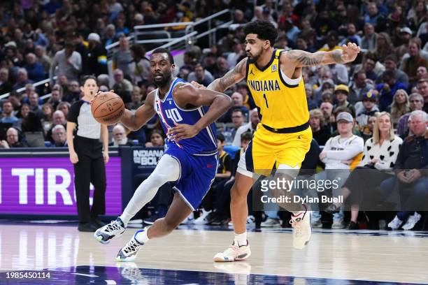 Harrison Barnes of the Sacramento Kings dribbles the ball while being guarded by Obi Toppin of the Indiana Pacers in the first quarter at Gainbridge...