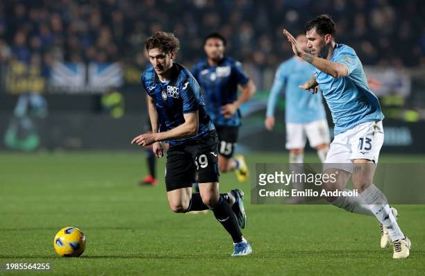 Aleksey Miranchuk of Atalanta BC runs with the ball whilst under pressure from Alessio Romagnoli of SS Lazio during the Serie A TIM match between...