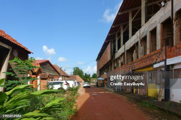 pottery village - franse-overzeese-gebieden stockfoto's en -beelden