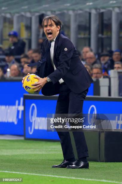 Simone Inzaghi Head coach of FC Internazionale shouts to his players during the Serie A TIM match between FC Internazionale and Juventus at Stadio...