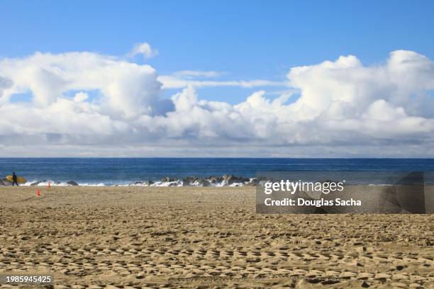 pacific ocean seen from venice beach california - santa monica mountains stock pictures, royalty-free photos & images