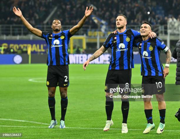 Danzel Dumfries, Marko Arnautovic; Lautaro Martinez of FC Internazionale celebrate the victory after the Serie A TIM match between FC Internazionale...