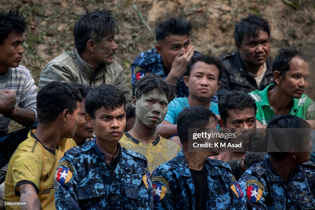 Myanmar border guard police take shelter in Bangladesh to...
