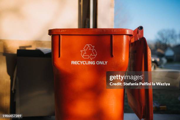 recycling bin in residential home - müllcontainer stock-fotos und bilder