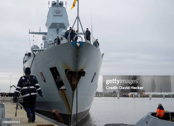 Mooring liner works at the German Navy frigate "Hessen" before the depart for deployment in the Red Sea on February 8, 2024 in Wilhelmshaven,...