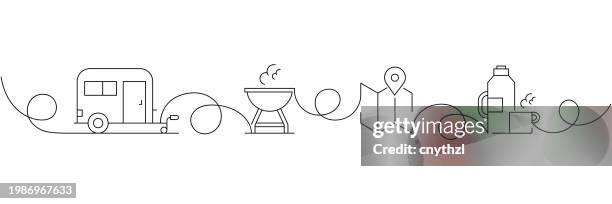 illustrations, cliparts, dessins animés et icônes de concept continu d’icônes de camping et de loisirs de plein air de dessin d’une ligne. illustration vectorielle d’une seule ligne. caravane, boussole, détente, nature, camping-car. - caravane