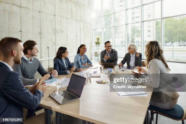 team of happy entrepreneurs talking on a meeting in the office. - mötesrum bildbanksfoton och bilder