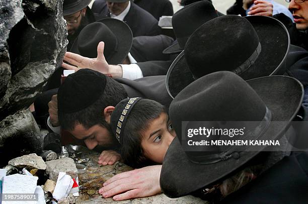 The Rashash Rabbi 169 Shalom Cemetery Stock Photos, High-Res Pictures, and Images - Getty ...