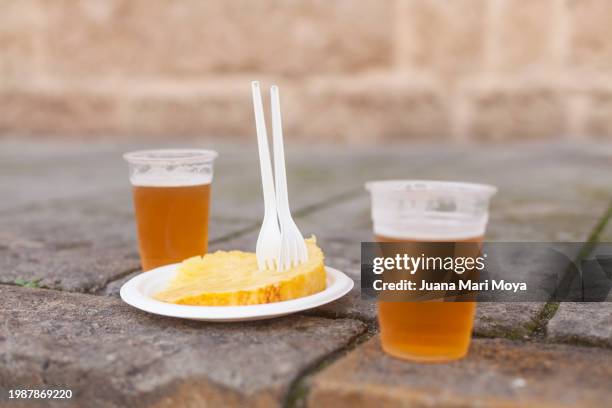 two beers and two skewers of tortilla de patatas, on the wall of the mosque of cordoba, andalusia, spain. - tortilla de patatas photos et images de collection