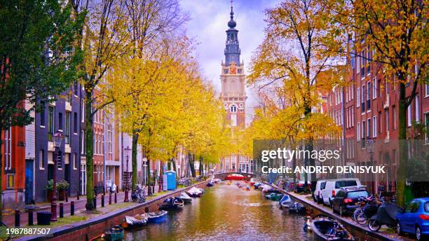 rijksmuseum and spiegelgracht canal, amsterdam, netherlands, europe - plano fijo fotografías e imágenes de stock