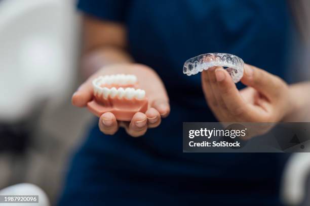 discussing dental options - aparelho dentário imagens e fotografias de stock