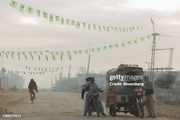 Traffic in early morning fog during Pakistan's general election in Lakarna, Pakistan, on Thursday, Feb. 8, 2024. Pakistan suspended mobile phone...