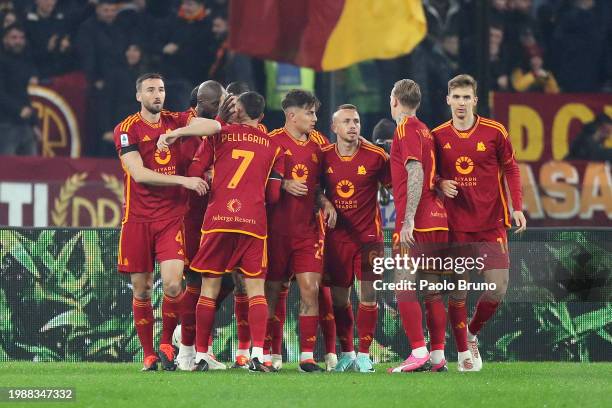 Lorenzo Pellegrini of AS Roma celebrates scoring his team's first goal with teammates during the Serie A TIM match between AS Roma and Cagliari -...