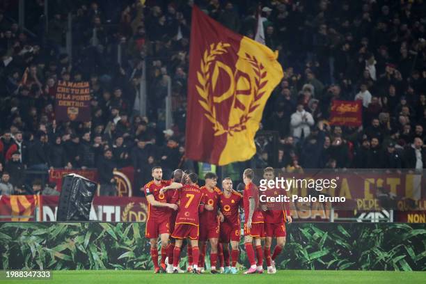 Lorenzo Pellegrini of AS Roma celebrates scoring his team's first goal with teammates during the Serie A TIM match between AS Roma and Cagliari -...