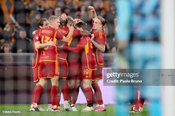 Dean Huijsen of AS Roma celebrates scoring his team's fourth goal with teammates during the Serie A TIM match between AS Roma and Cagliari - Serie A...