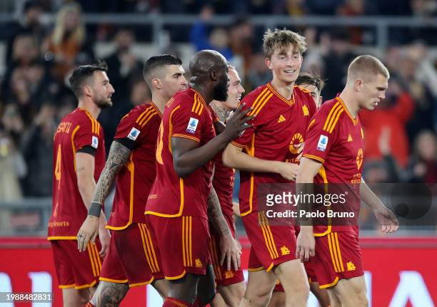 Dean Huijsen of AS Roma celebrates scoring his team's fourth goal with teammates during the Serie A TIM match between AS Roma and Cagliari - Serie A...