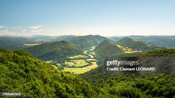 elevated view of the hills of the bottom jura mountain range, the valley and the meanders of the ain river as seen from the ruins of the oliferne castle at the frontier between the jura and ain departments, rhone alpes - franche comte, eastern france. - rhône alpes photos et images de collection
