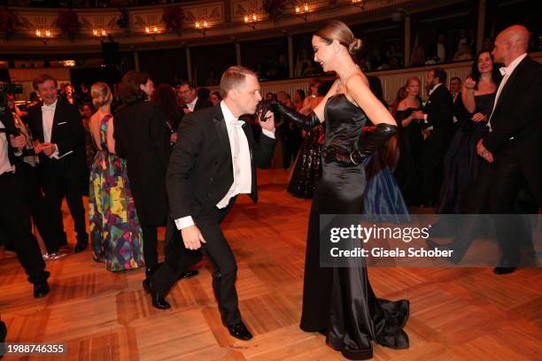 Alessandra "Sandy" Meyer-Woelden and Oliver Pocher dance during the Vienna Opera Ball 2024 at Vienna State Opera on February 8, 2024 in Vienna,...