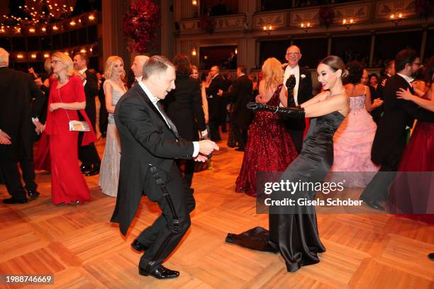 Alessandra "Sandy" Meyer-Woelden and Oliver Pocher dance during the Vienna Opera Ball 2024 at Vienna State Opera on February 8, 2024 in Vienna,...