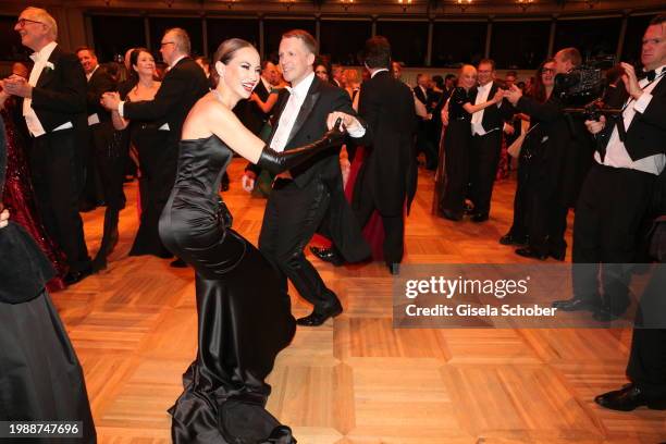 Alessandra "Sandy" Meyer-Woelden and Oliver Pocher dance during the Vienna Opera Ball 2024 at Vienna State Opera on February 8, 2024 in Vienna,...