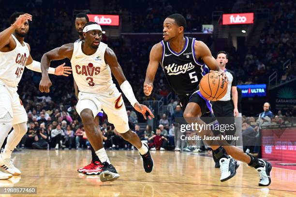 De'Aaron Fox of the Sacramento Kings dribbles the ball to the basket around Caris LeVert of the Cleveland Cavaliers during the second quarter at...