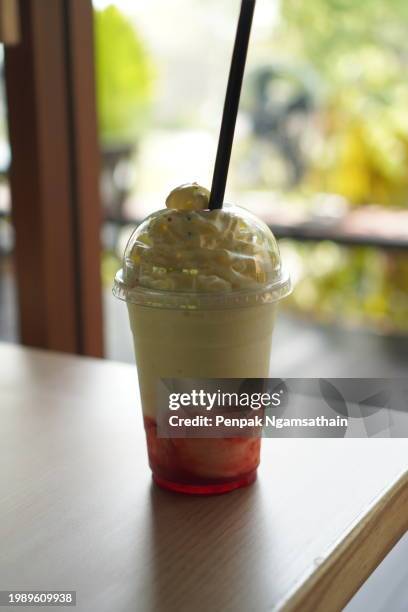 kiwi strawberry smoothie - bendy straw stock pictures, royalty-free photos & images