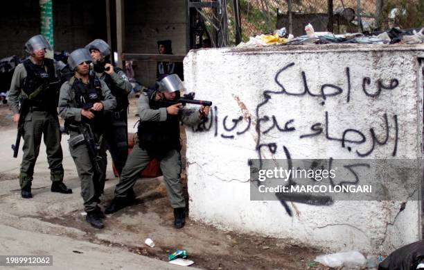 Israeli police officers take position in the Palestinian Shuafat refugee camp in Jerusalem on February 8, 2010 during an Israeli police arrest...