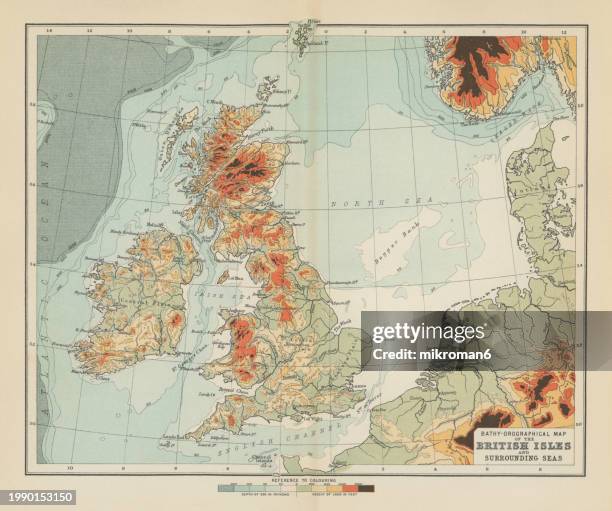 old chromolithograph map of map of bathyorographical map of the british isles and surrounding seas - mer du nord photos et images de collection