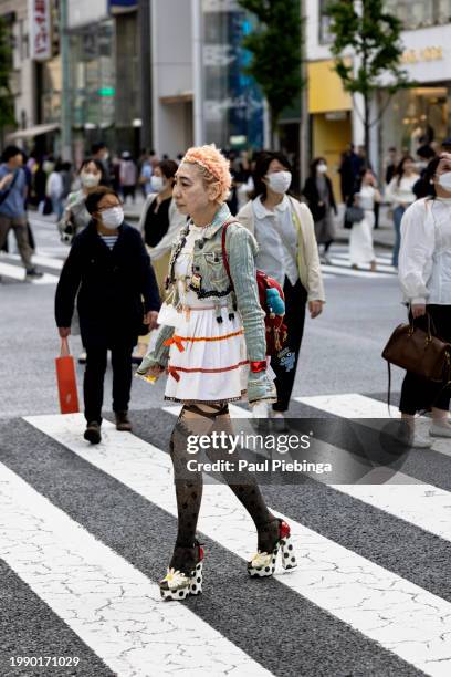 extravagantly dressed woman - kawaii stockfoto's en -beelden