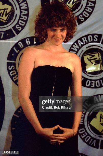 Actress Ally Sheedy backstage at the Mtv Awards Show, September 13, 1987 in Los Angeles, California.