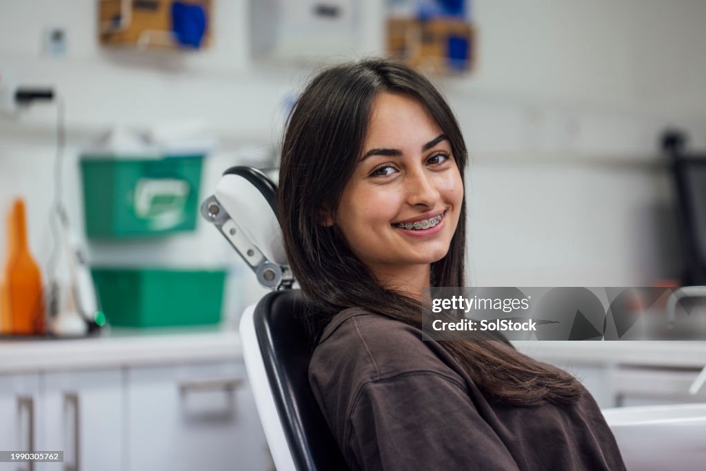 歯医者で歯列矯正を受ける