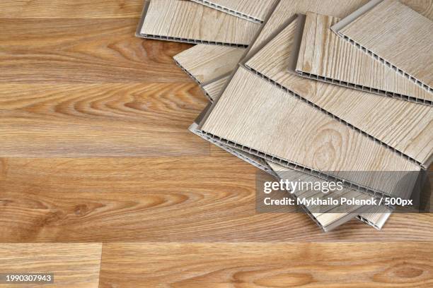 high angle view of wooden floor - revestimento exterior de parede imagens e fotografias de stock