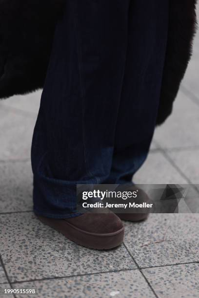 Anna Winter seen wearing Gant dark brown fake fur long coat, Closed dark blue denim oversized belted baggy jeans / pants and UGG ultra mini brown...