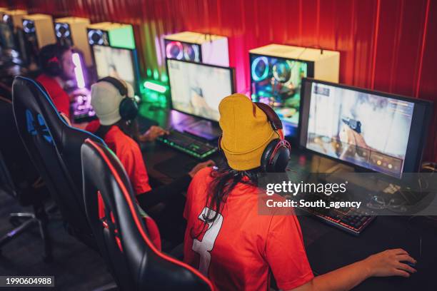 gamers team on esports competition - massively multiplayer online game stock pictures, royalty-free photos & images