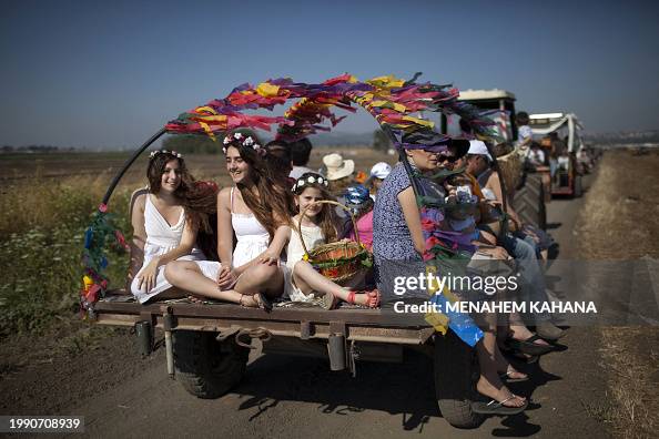 TOPSHOT-ISRAEL-SHAVUOTH-FEAST