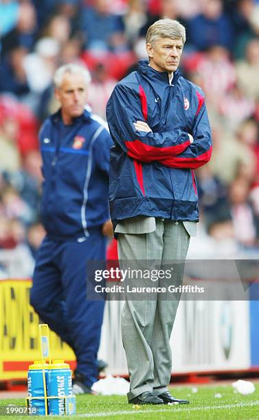 Arsnene Wenger of Arsenal and Mick McCarthy of Sunderland during the FA Barclaycard Premiership match between Sunderland and Arsenal on May 11, 2003...