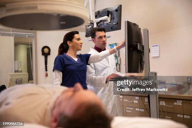 xray and radiologist - healthcare professional stock pictures, royalty-free photos & images