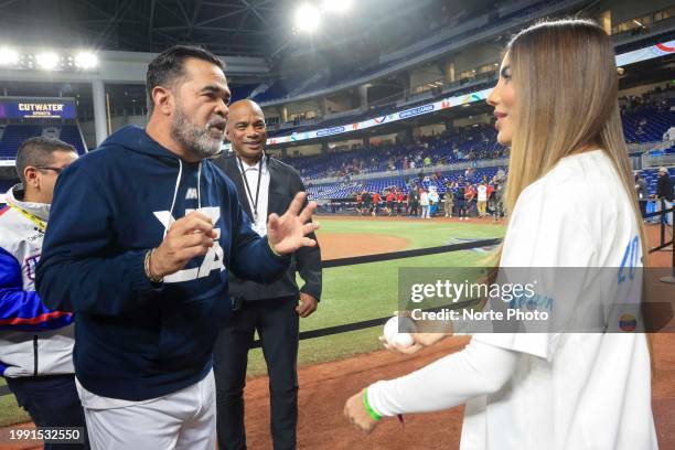 Actress Gaby Espino and manager Oswaldo Guillén of Tiburones de La Guaira interact prior to a game between Panama and Venezuela as part of Serie del...